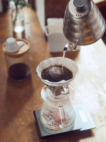 Hario VD-01-TB-EU Kit Cafetière V60 Avec Entonnoir, Cuillère Et 40 Filtres - Préparez Un Café Parfait à La Maison
